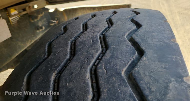 image for item DK4008 2006 Mack CV713  roll-off container truck