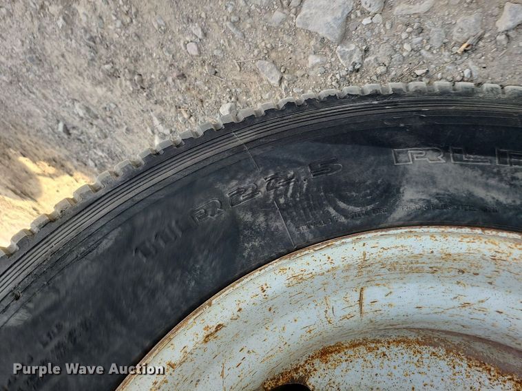 image for item DK4008 2006 Mack CV713  roll-off container truck