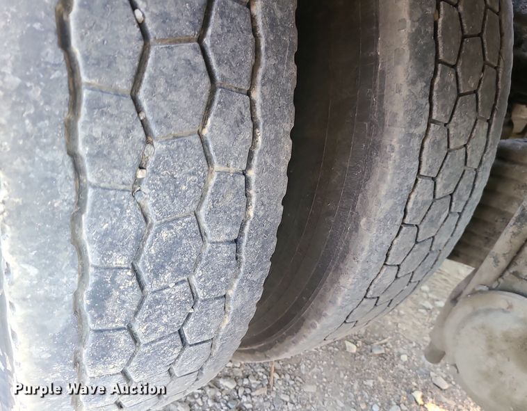 image for item DK4008 2006 Mack CV713  roll-off container truck