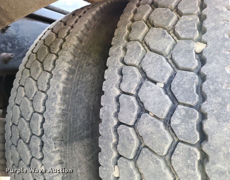 image for item DK4008 2006 Mack CV713  roll-off container truck