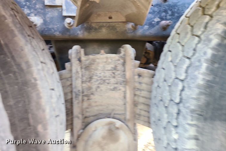 image for item DK4008 2006 Mack CV713  roll-off container truck