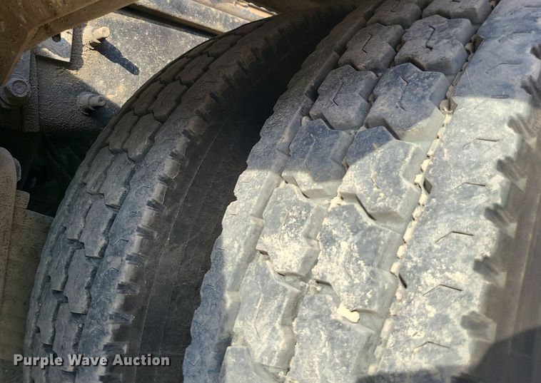 image for item DK4008 2006 Mack CV713  roll-off container truck