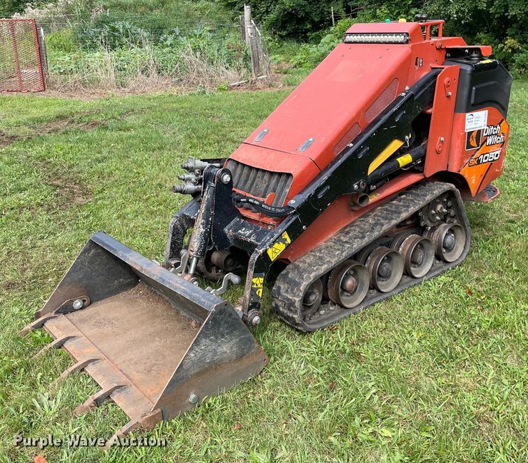 image for item DL3962 2017 Ditch Witch SK1050  compact utility loader
