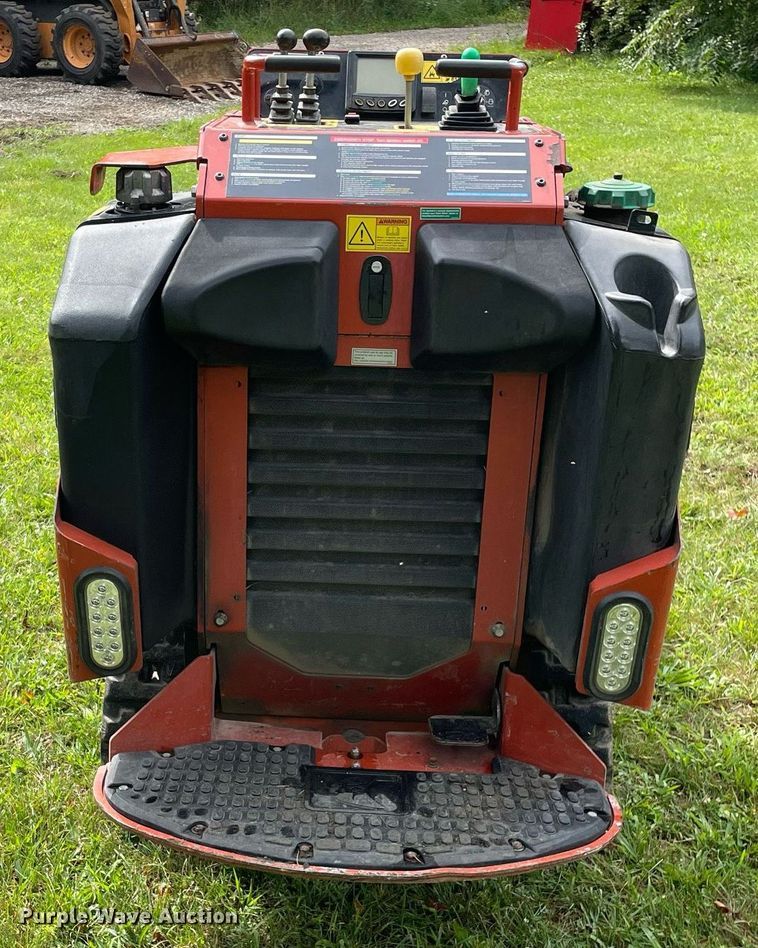 image for item DL3962 2017 Ditch Witch SK1050  compact utility loader