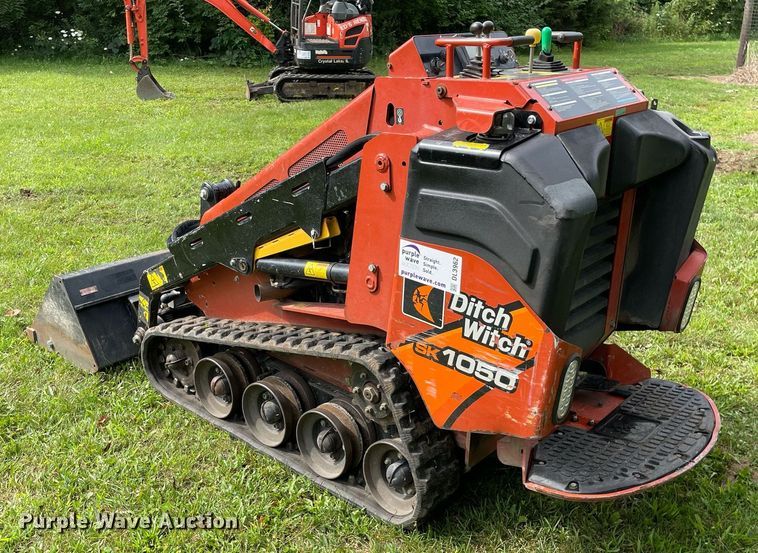 image for item DL3962 2017 Ditch Witch SK1050  compact utility loader