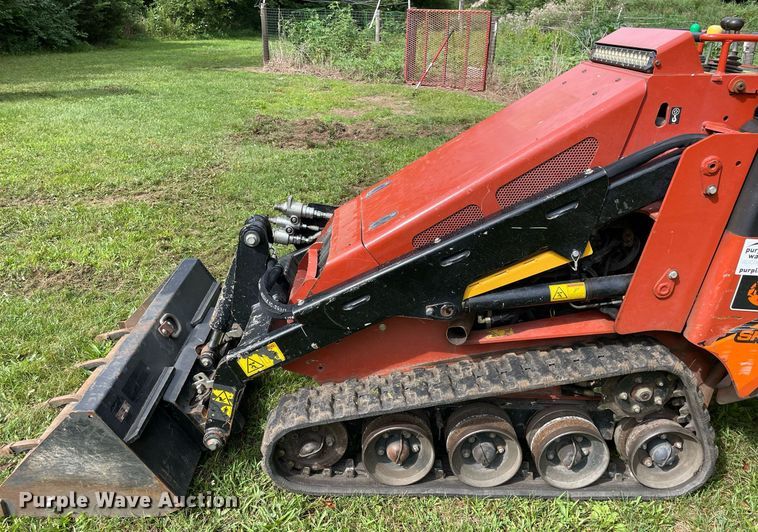 image for item DL3962 2017 Ditch Witch SK1050  compact utility loader