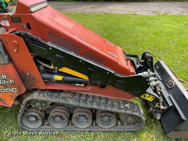 image for item DL3962 2017 Ditch Witch SK1050  compact utility loader