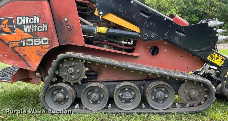 image for item DL3962 2017 Ditch Witch SK1050  compact utility loader