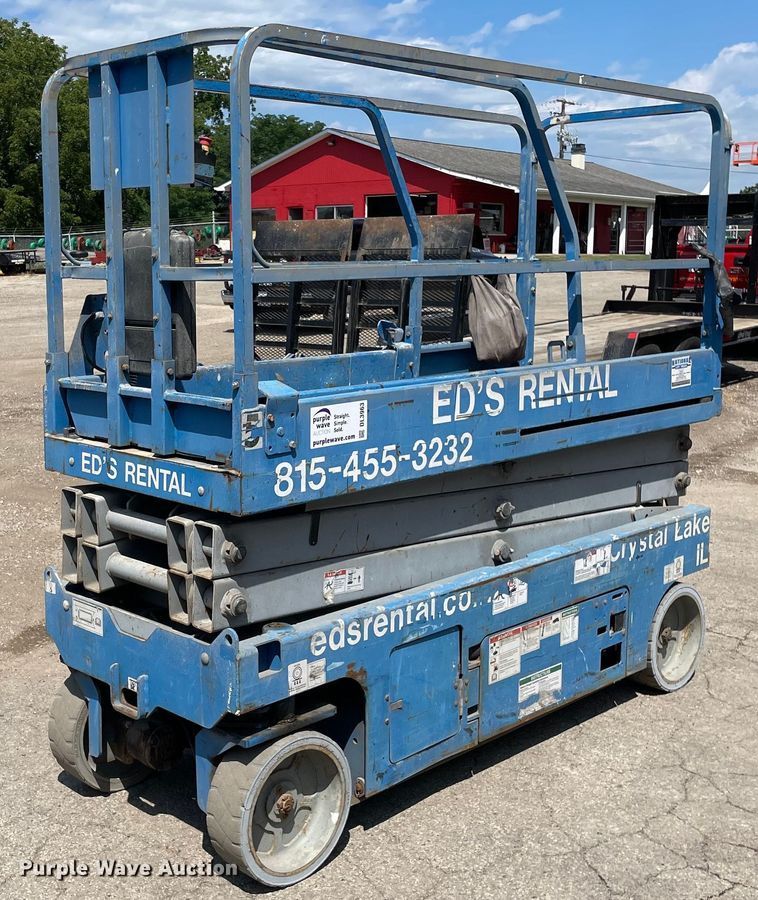 image for item DL3963 2015 Genie GS-2032  scissor lift