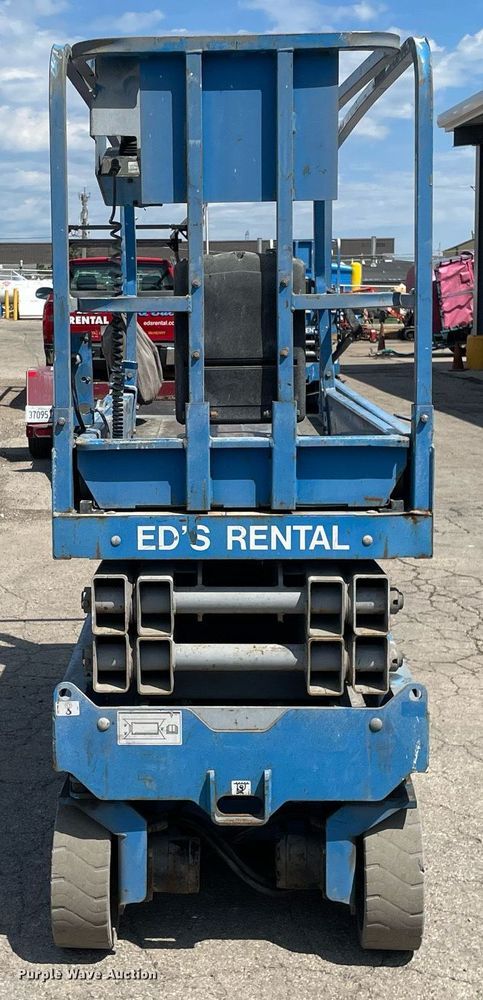 image for item DL3963 2015 Genie GS-2032  scissor lift