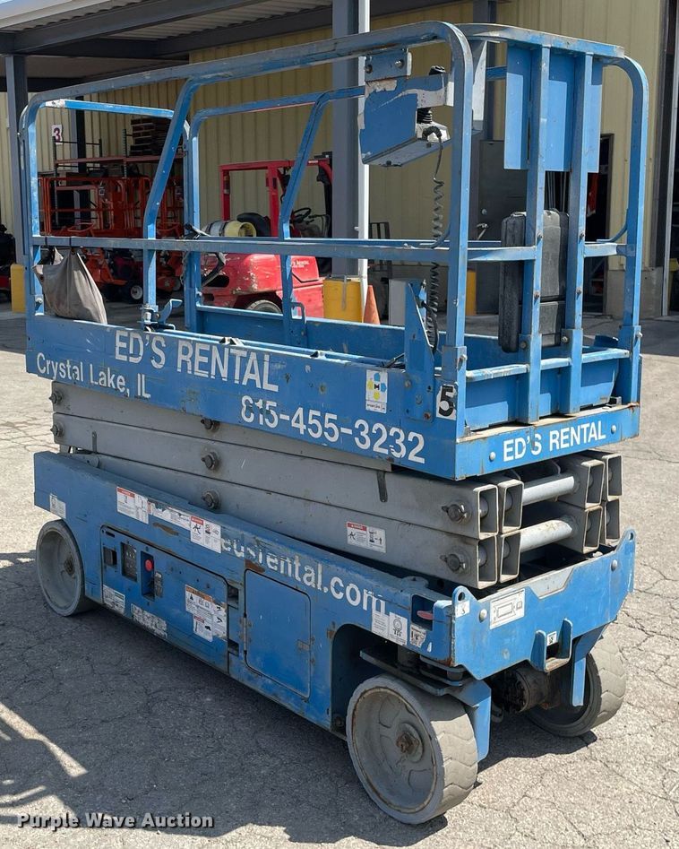 image for item DL3963 2015 Genie GS-2032  scissor lift