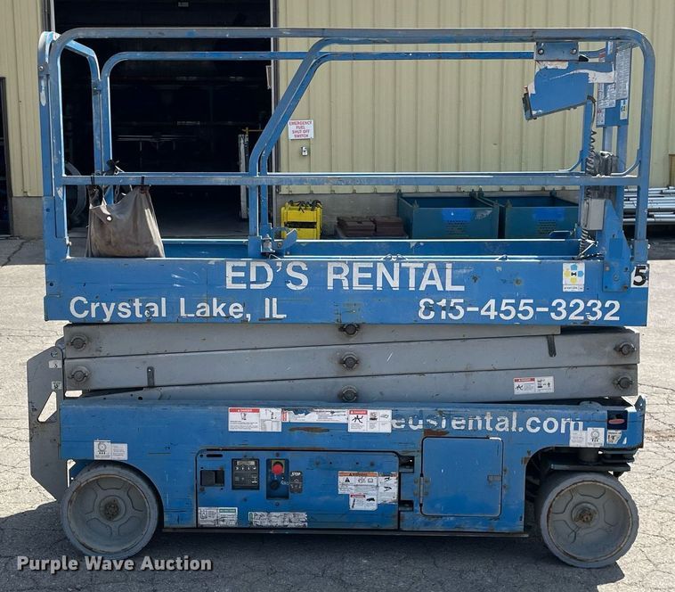 image for item DL3963 2015 Genie GS-2032  scissor lift