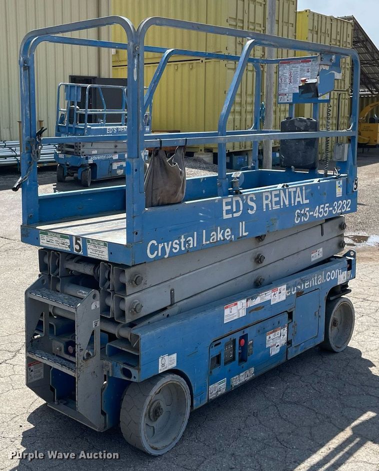 image for item DL3963 2015 Genie GS-2032  scissor lift