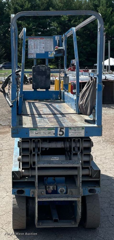 image for item DL3963 2015 Genie GS-2032  scissor lift
