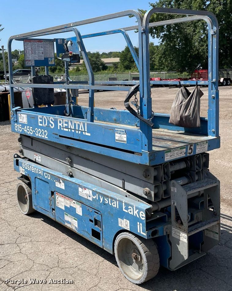 image for item DL3963 2015 Genie GS-2032  scissor lift