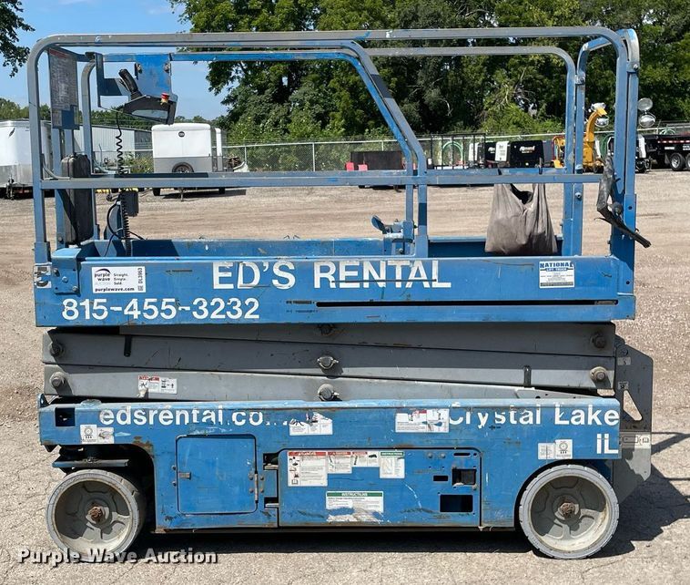 image for item DL3963 2015 Genie GS-2032  scissor lift