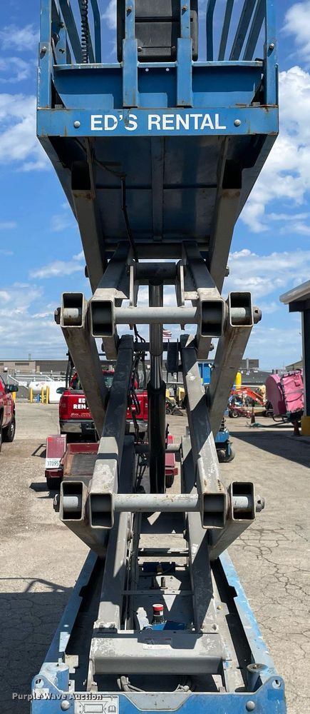 image for item DL3963 2015 Genie GS-2032  scissor lift