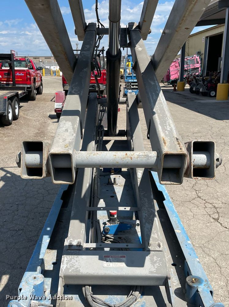 image for item DL3963 2015 Genie GS-2032  scissor lift