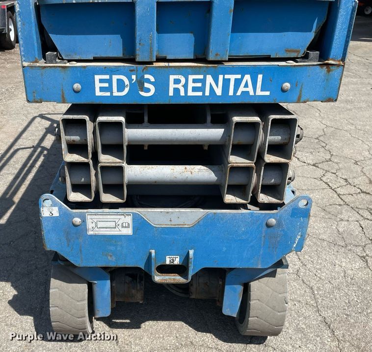 image for item DL3963 2015 Genie GS-2032  scissor lift