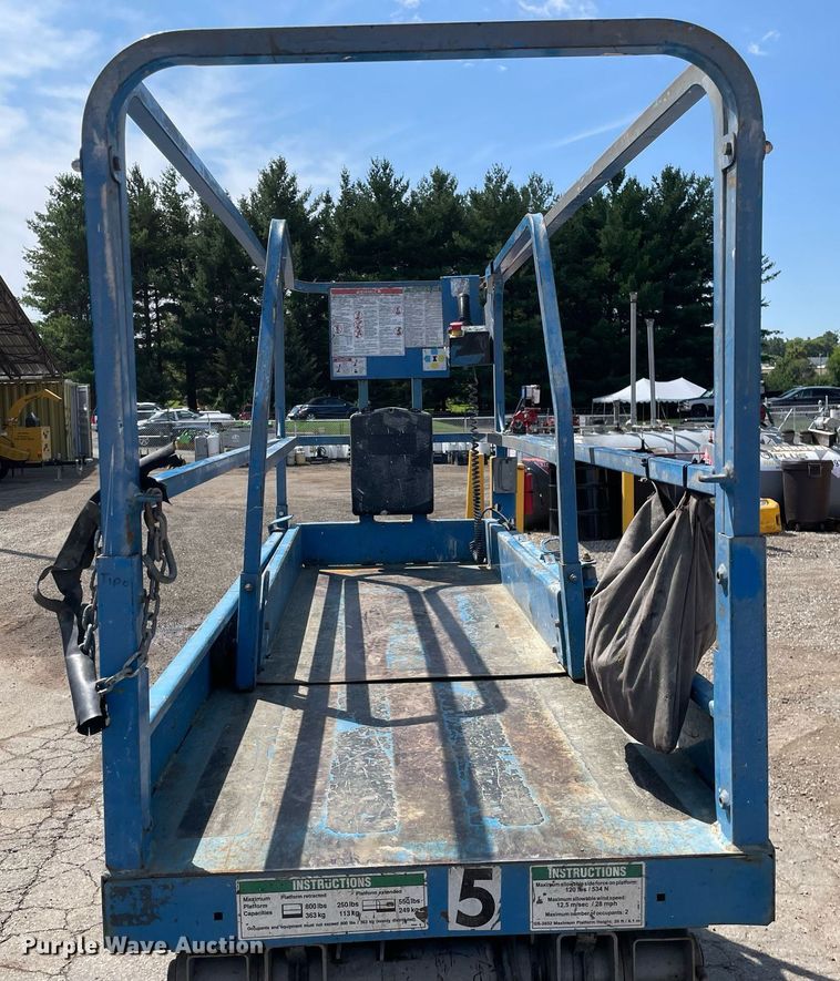 image for item DL3963 2015 Genie GS-2032  scissor lift