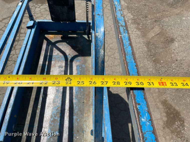 image for item DL3963 2015 Genie GS-2032  scissor lift