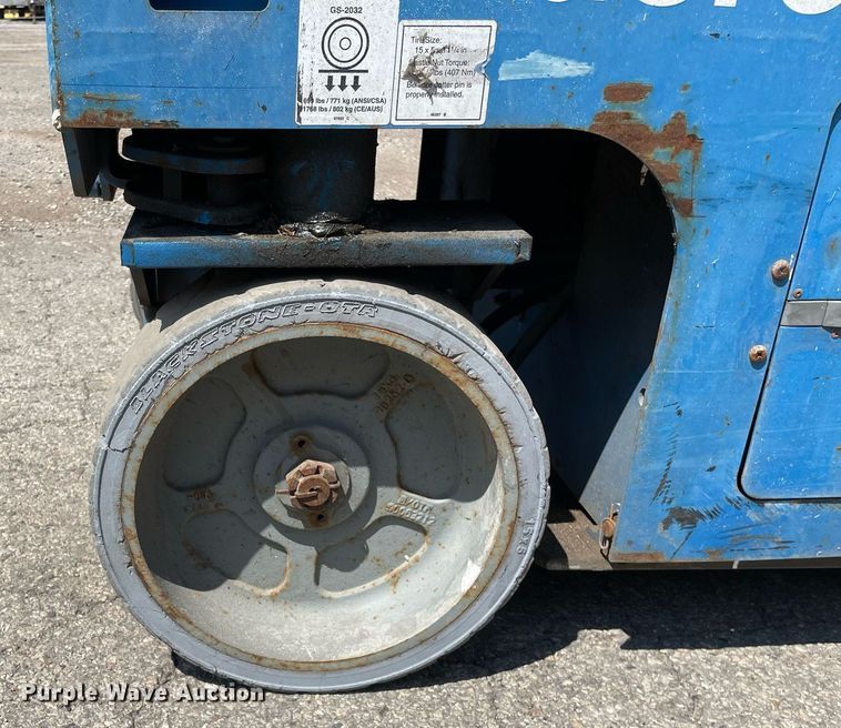 image for item DL3963 2015 Genie GS-2032  scissor lift