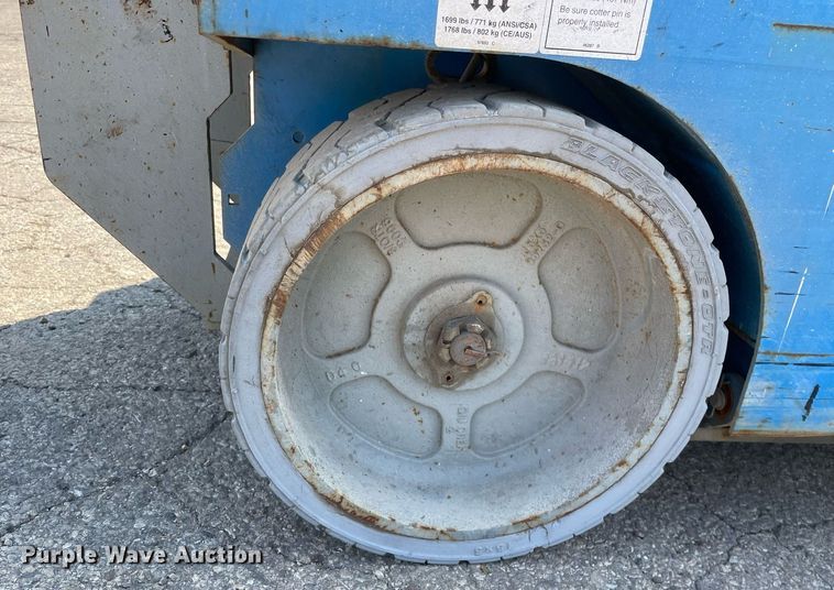 image for item DL3963 2015 Genie GS-2032  scissor lift