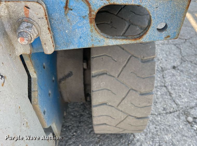 image for item DL3963 2015 Genie GS-2032  scissor lift