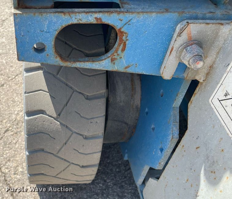 image for item DL3963 2015 Genie GS-2032  scissor lift