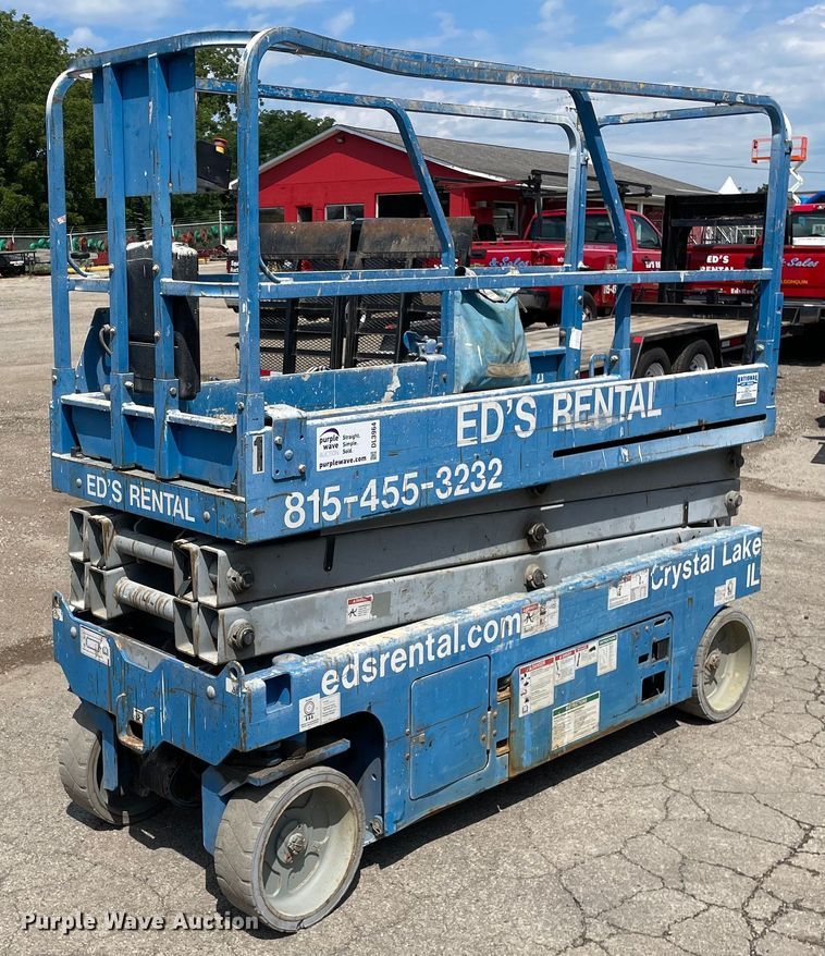 image for item DL3964 2015 Genie GS-2032  scissor lift