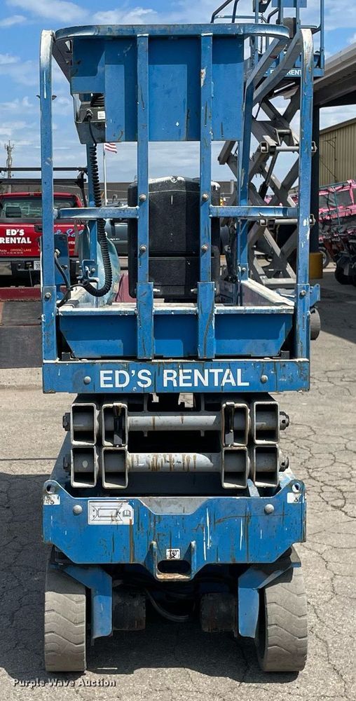 image for item DL3964 2015 Genie GS-2032  scissor lift