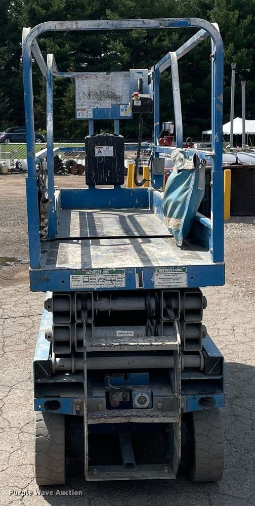 image for item DL3964 2015 Genie GS-2032  scissor lift