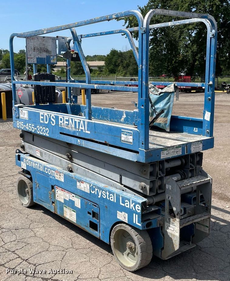 image for item DL3964 2015 Genie GS-2032  scissor lift