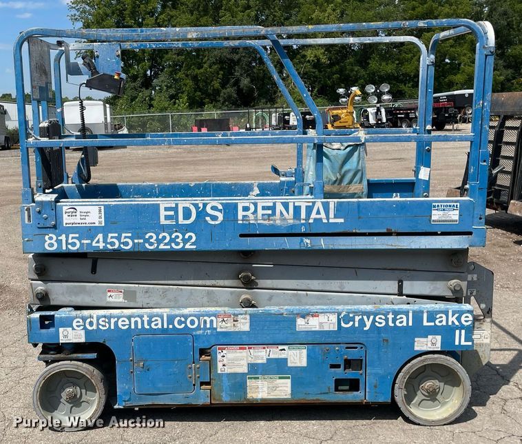 image for item DL3964 2015 Genie GS-2032  scissor lift