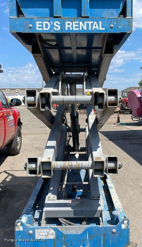 image for item DL3964 2015 Genie GS-2032  scissor lift
