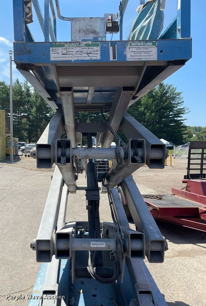 image for item DL3964 2015 Genie GS-2032  scissor lift