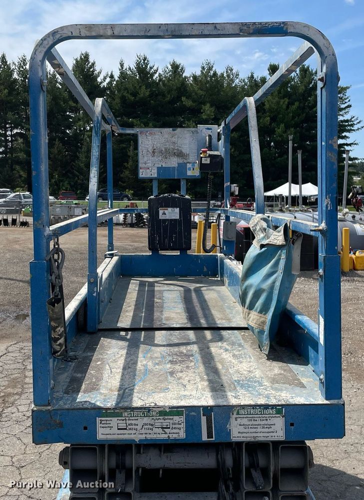 image for item DL3964 2015 Genie GS-2032  scissor lift