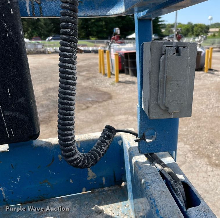 image for item DL3964 2015 Genie GS-2032  scissor lift