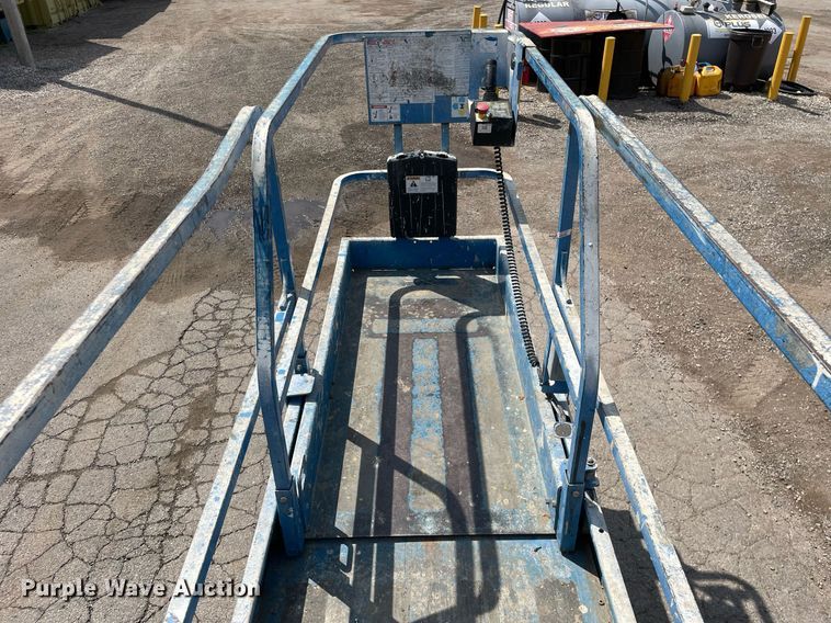 image for item DL3964 2015 Genie GS-2032  scissor lift