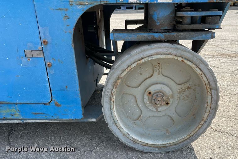 image for item DL3964 2015 Genie GS-2032  scissor lift