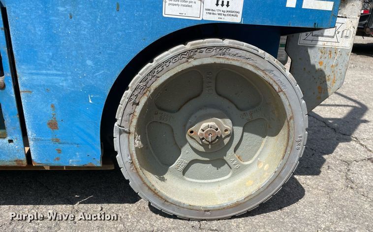 image for item DL3964 2015 Genie GS-2032  scissor lift