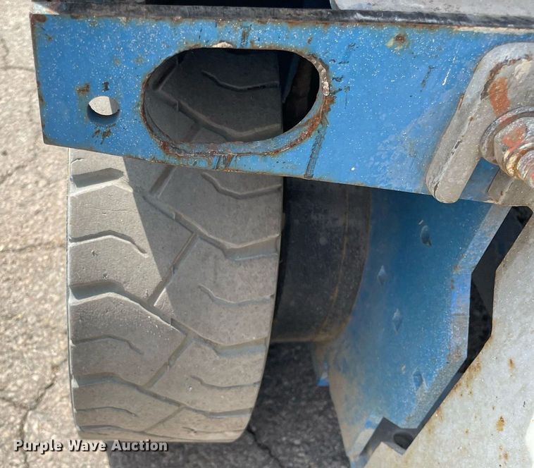 image for item DL3964 2015 Genie GS-2032  scissor lift