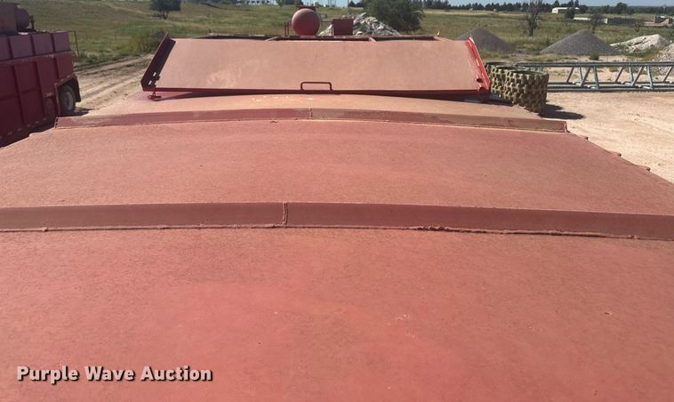 image for item DM2593 2004 Herring  frac tank trailer