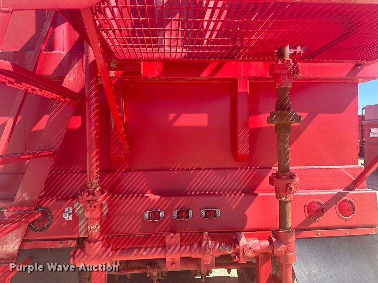 image for item DM2593 2004 Herring  frac tank trailer