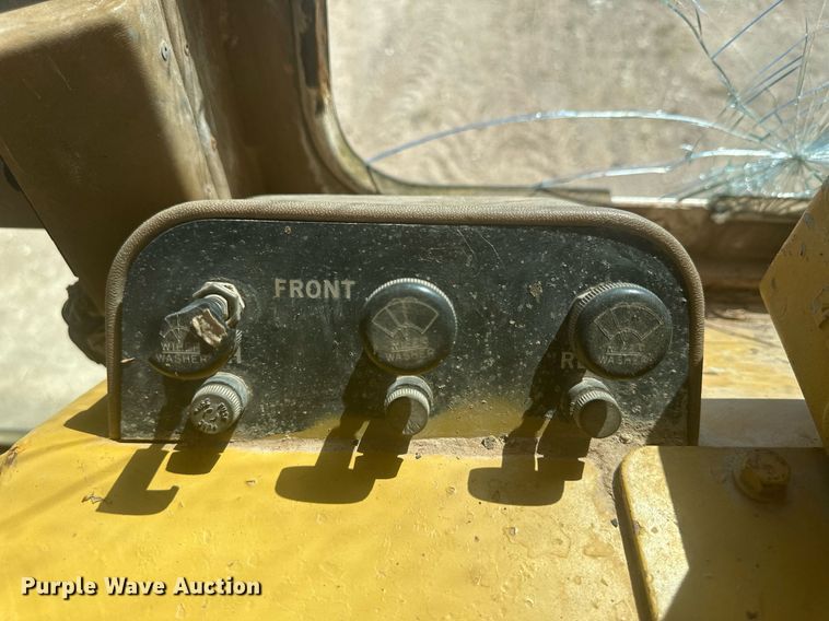 image for item DM2599 1980 Caterpillar D5B  dozer