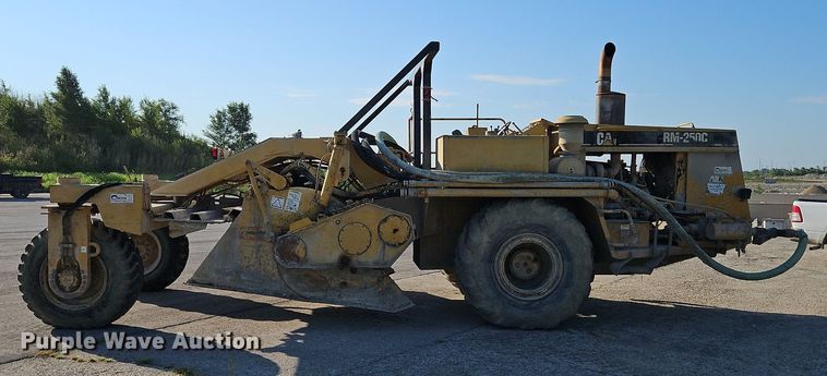 image for item DP2319 2002 Caterpillar RM-250C  soil stabilizer / reclaimer