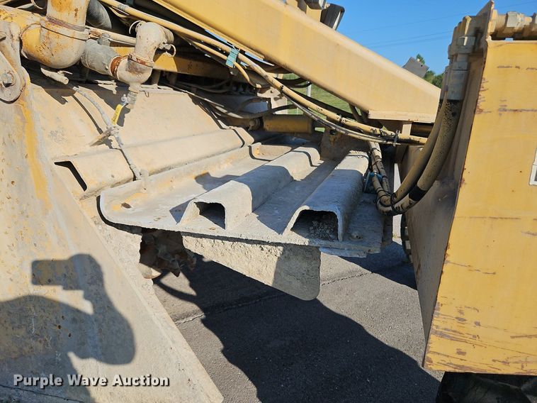 image for item DP2319 2002 Caterpillar RM-250C  soil stabilizer / reclaimer