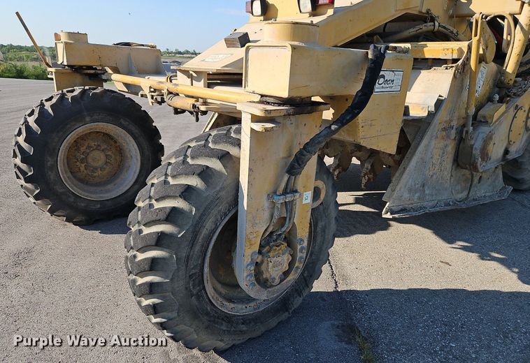 image for item DP2319 2002 Caterpillar RM-250C  soil stabilizer / reclaimer