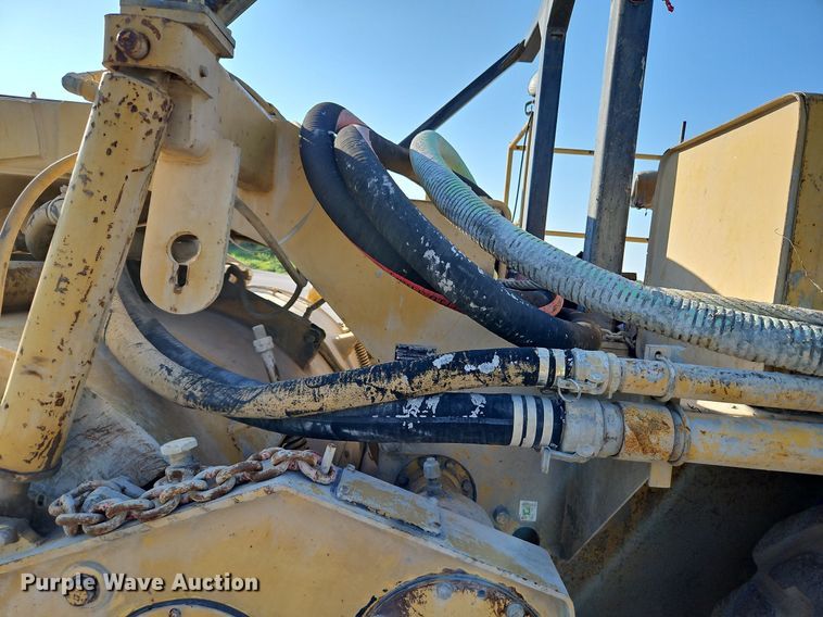 image for item DP2319 2002 Caterpillar RM-250C  soil stabilizer / reclaimer