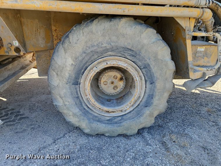 image for item DP2319 2002 Caterpillar RM-250C  soil stabilizer / reclaimer